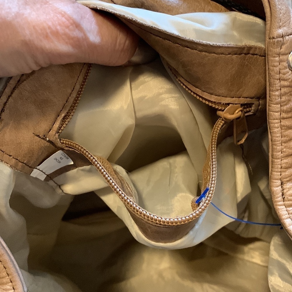 VTG Tan Leather Backpack Adjustable Strap Snap Western Boho Unisex Convertible - Picture 4 of 16